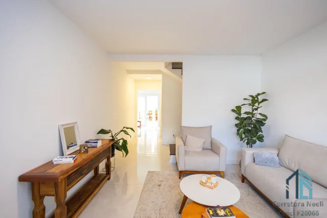 Imagem Sobrado lindo a venda 03 quartos c/suíte, 02 vagas no Campo Comprido em Curitiba PR