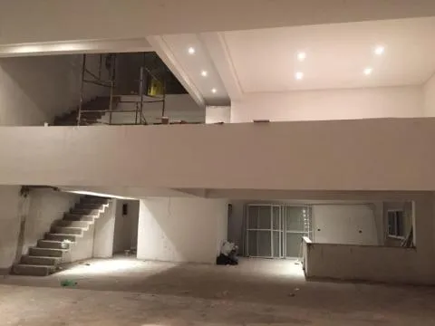 Imagem VENDA DE SOBRADO EM CONSTRUÇÃO NO CONDOMÍNIO JARIDM IMPERIAL HILLS III, EM ARUJÁ/SP, 500m² com 4 suítes, piscina, churrasqueira e 6 vagas CONSULTE-NOS
