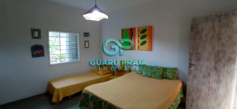Imagem Casa ampla, térrea, 3 dormitórios sendo 2 suítes, sala para 2 ambientes com lareira, lavabo, cozinha, área de serviço, despensa