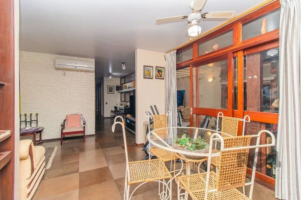 Imagem Casa para Venda - 400m², 3 dormitórios, sendo 1 suites, 4 vagas - Menino Deus