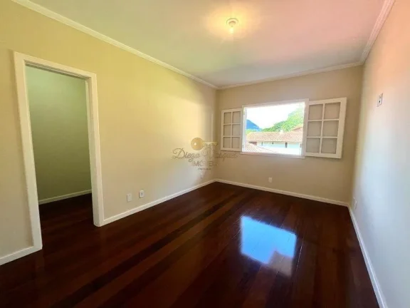 Imagem Casa para Venda em Teresópolis / RJ no bairro Golfe