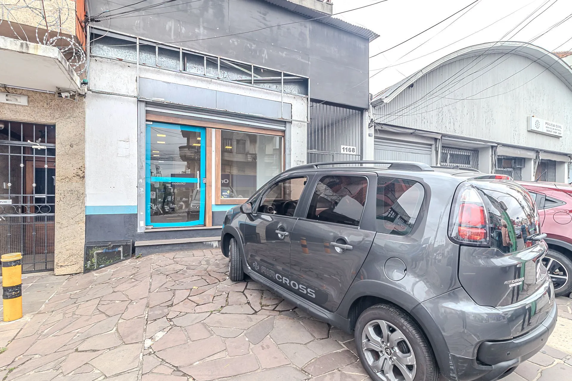 Imagem : MÁFFER IMÓVEIS ALUGA LOJA COMERCIAL COM 351M² DE ÁREA PRIVATIVA toda REFORMADA com excelente fachada e espaço para estacionamento em frente ao imóvel, ideal para empresas que buscam visibilidade e facilidade de acesso.