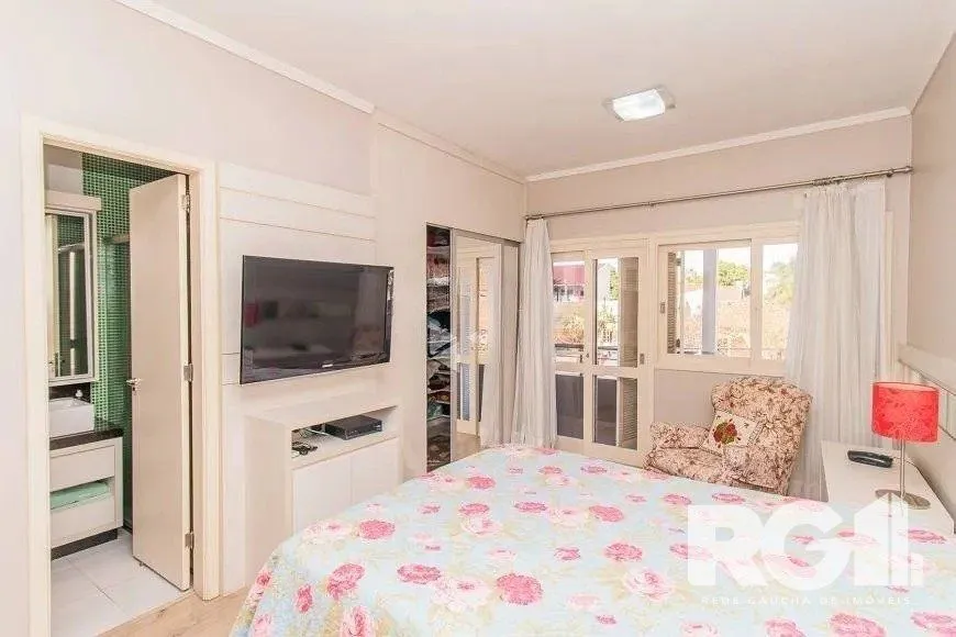 Imagem Casa com piscina, 3 suítes, desocupada, Rua Leite de Castro- Jardim Itu Sabará