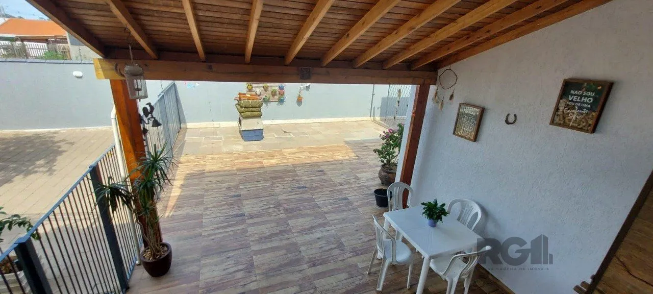 Imagem Casa com 2 dormitórios, sendo 1 suíte no bairro Florida em Guaíba