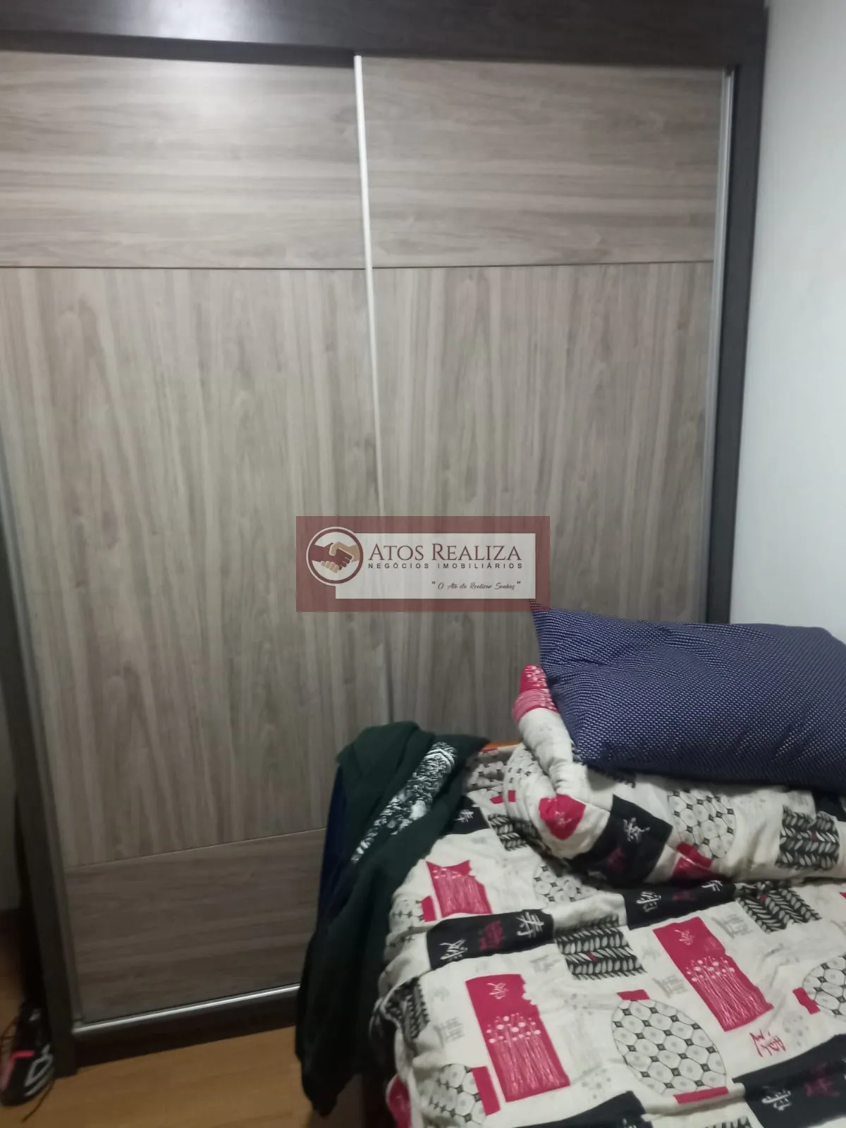 Imagem Vendo SUPER Oportunidade no Jardim Lalo. Apartamento de 2 Dormitórios com Armários, Cozinha com planejados, 1 vaga de garagem. Valor R$ 320.000 valor de oportunidade.