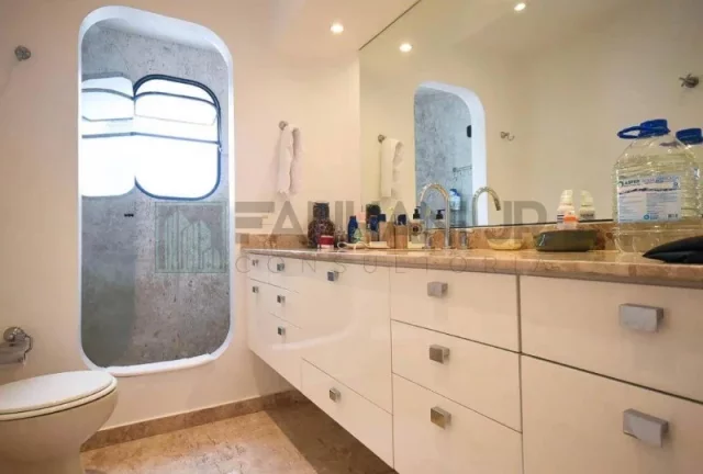Imagem Luxuoso apartamento de 4 quartos com 2 suítes e 6 vagas de garagem em Higienópolis, São Paulo-SP: 675m² de pura elegância.
