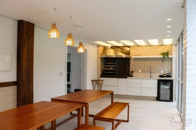Imagem Casa reformada, mobiliada e decorada na Av Buzios em Jurere Internacional. Localizada em frente ao H...