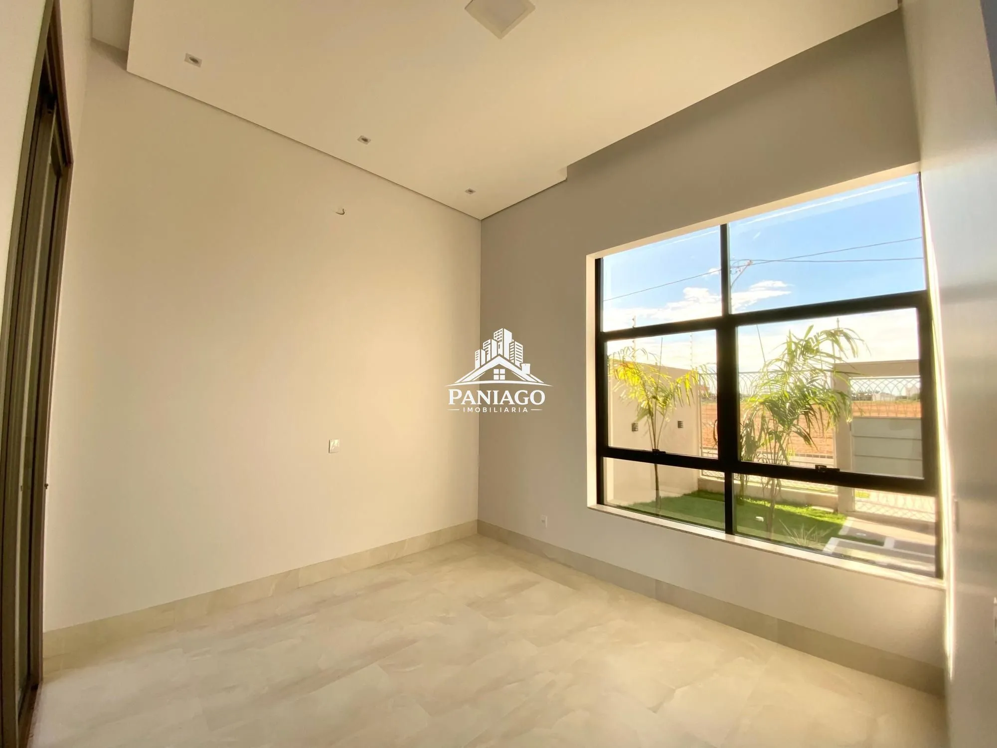 Imagem Casa de alto padrão com 3 suítes, cozinha gourmet e piscina com cascata