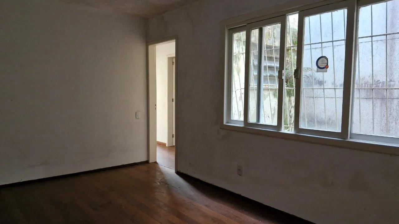 Imagem Apartamento com 2 dormitórios e garden na Rua Ijuí, pronto para reformar