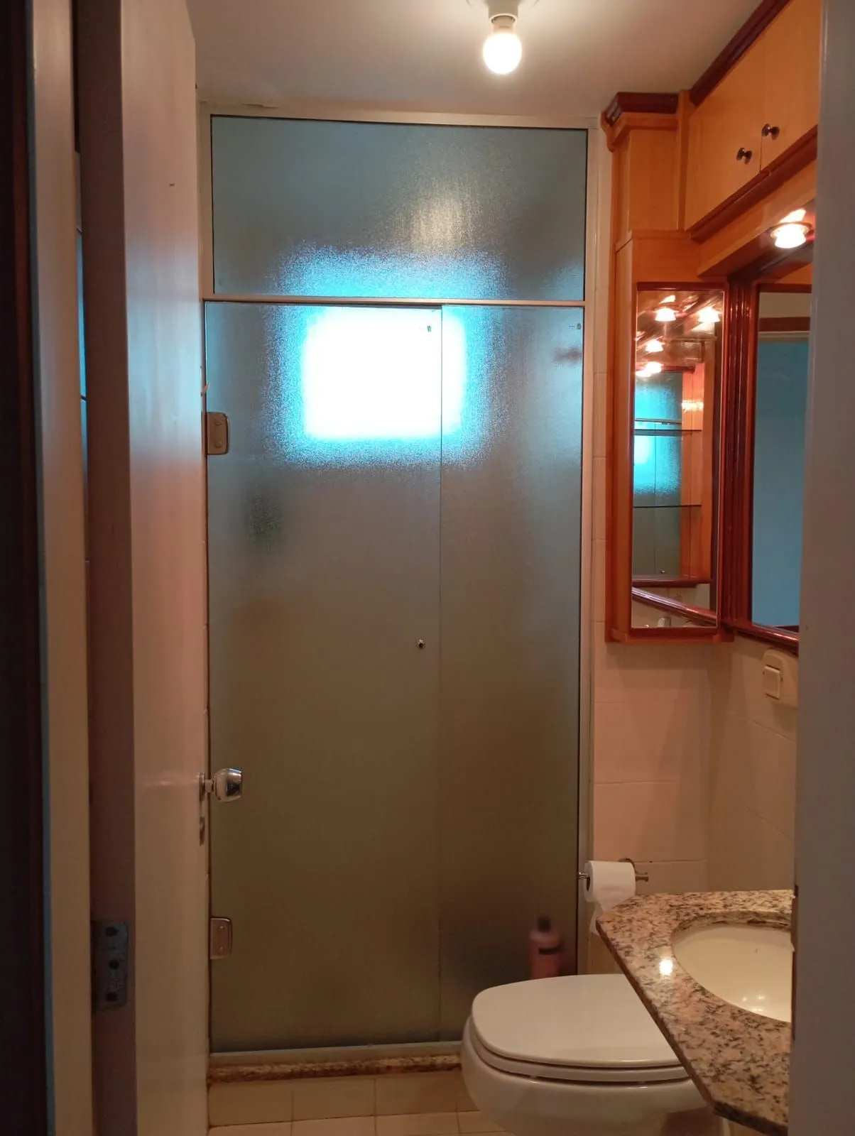 Imagem Apartamento com 02 quartos e 01 vaga coberta no Bairro Menino Deus, Porto Alegre