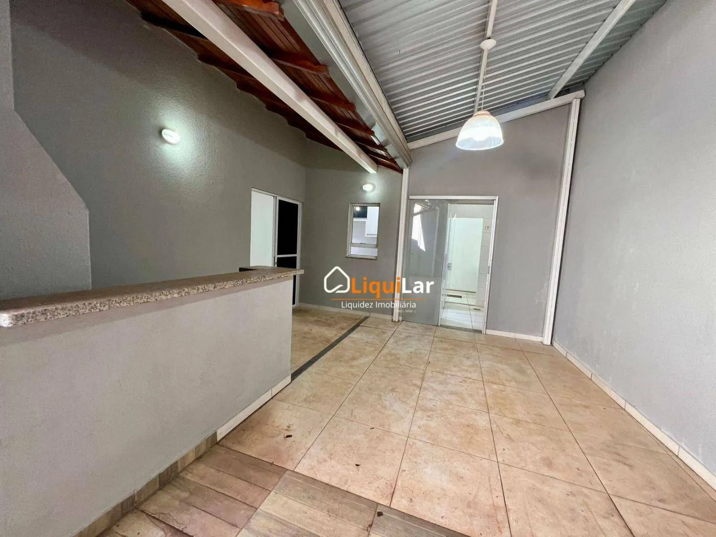 Imagem Casa Térrea à Venda no Condomínio Villa de Espanha com Suíte, Varanda Gourmet e Energia Fotovoltaica