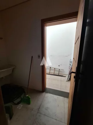 Imagem Casa à venda no bairro Encruzilhada - Santos/SP