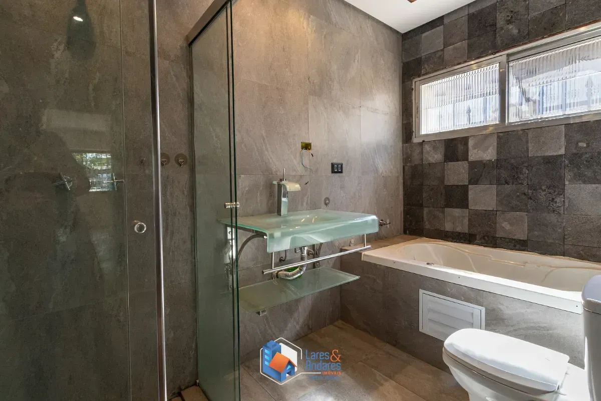 Imagem Casa para venda em Moema com 3 quartos, sendo 1 suíte, 190m²