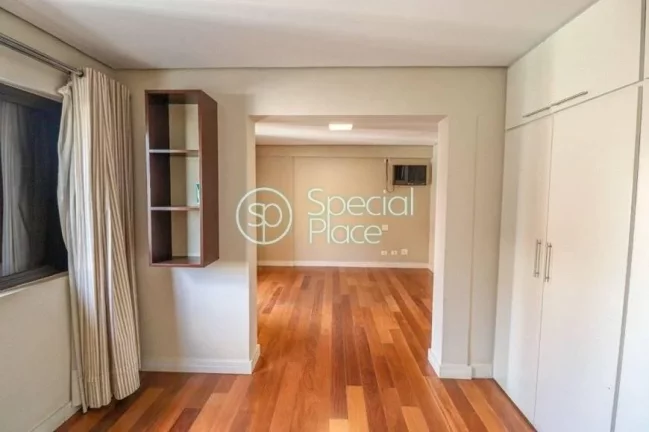 Imagem Excelente apartamento com 187m² no Itaim. 01 apartamento por andar, living amplo com varanda, andar...