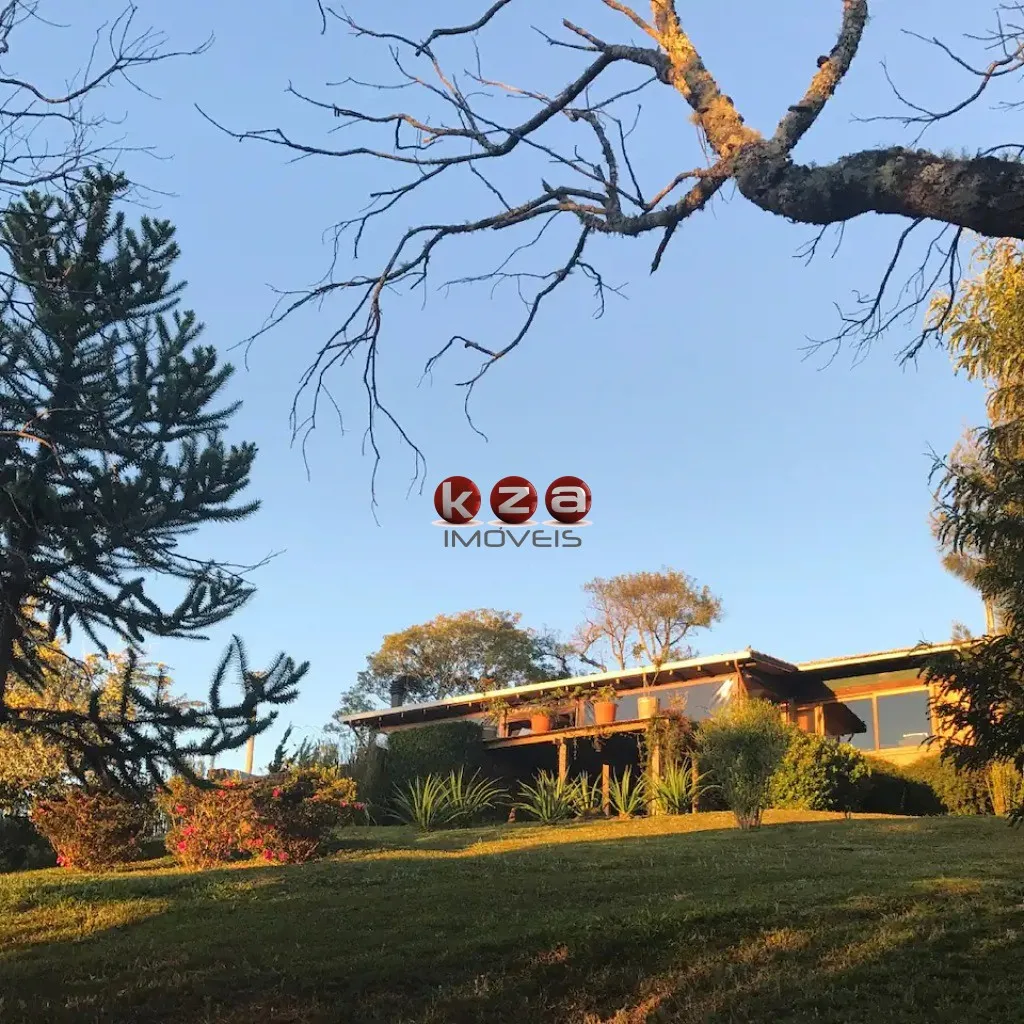 Imagem Imperdível Casa de Luxo com 4 Suítes e 15 Vagas de Garagem em Cunha-SP, Bairro Mato Escuro - 672m² de Pura Elegância!