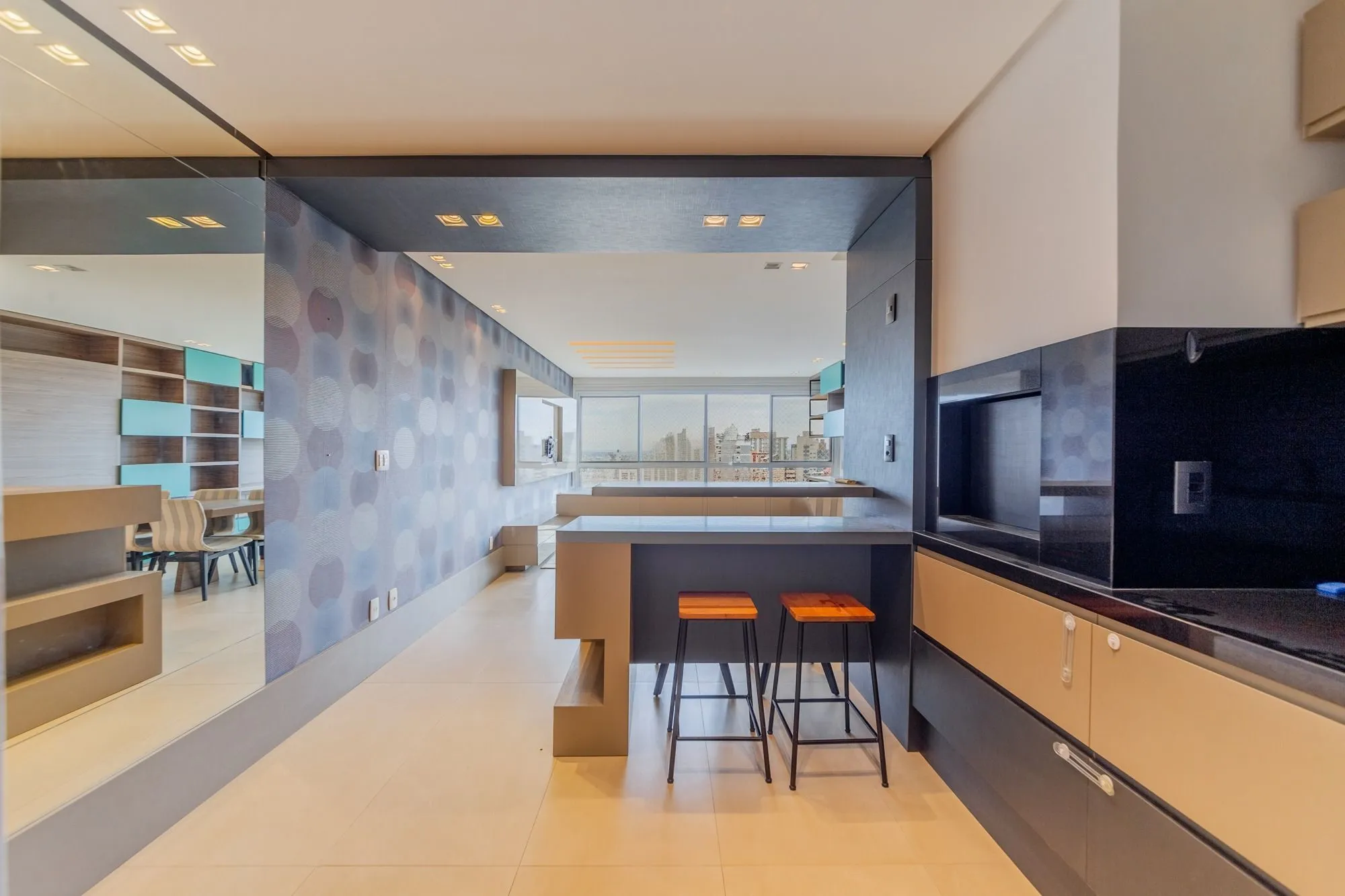 Imagem Apartamento semimobiliado, com 94m privativos, 2 suites e 3 vagas de garagem