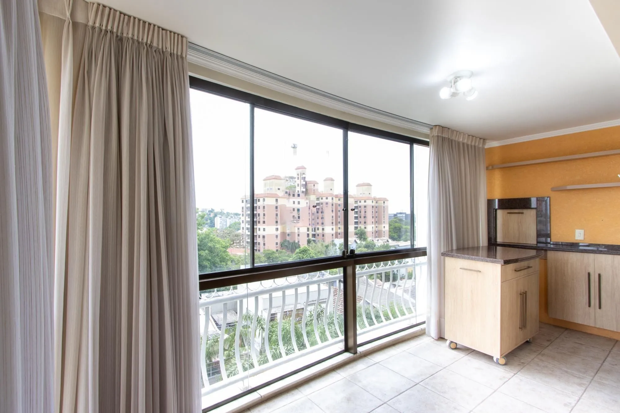 Imagem Apartamento para Venda - 93.43m², 3 dormitórios, 1 suite, 1 vaga - Teresópolis