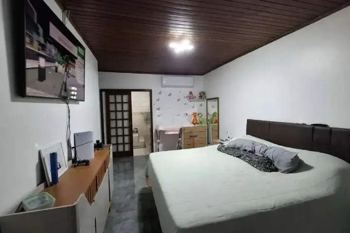 Imagem CASA A VENDA NO BAIRRO HARMONIA EM CANOAS COM 4 QUARTOS / 1 SUITE / 3 BANHEIROS / 6 VAGAS