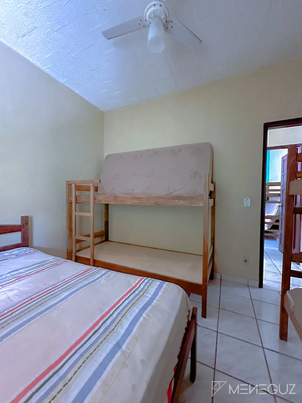 Imagem Casa na Av. Copacabana - Praia do Morro | 4 quartos (suíte) + casa 2 quartos nos fundos | 360 m² de terreno | 6 vagas