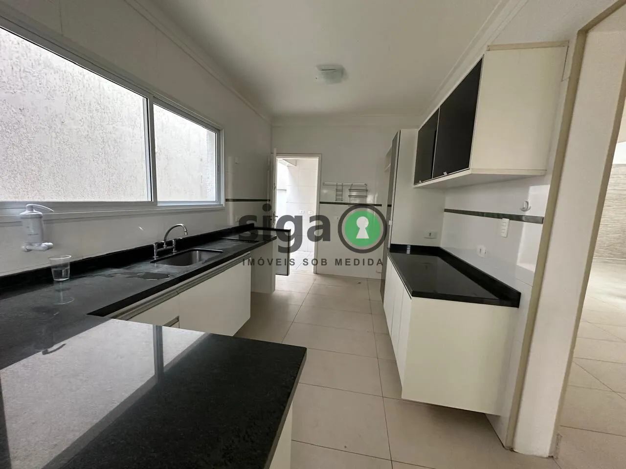 Imagem Oportunidade Casa Ampla com 3 Suítes, Churrasqueira e Área Gourmet