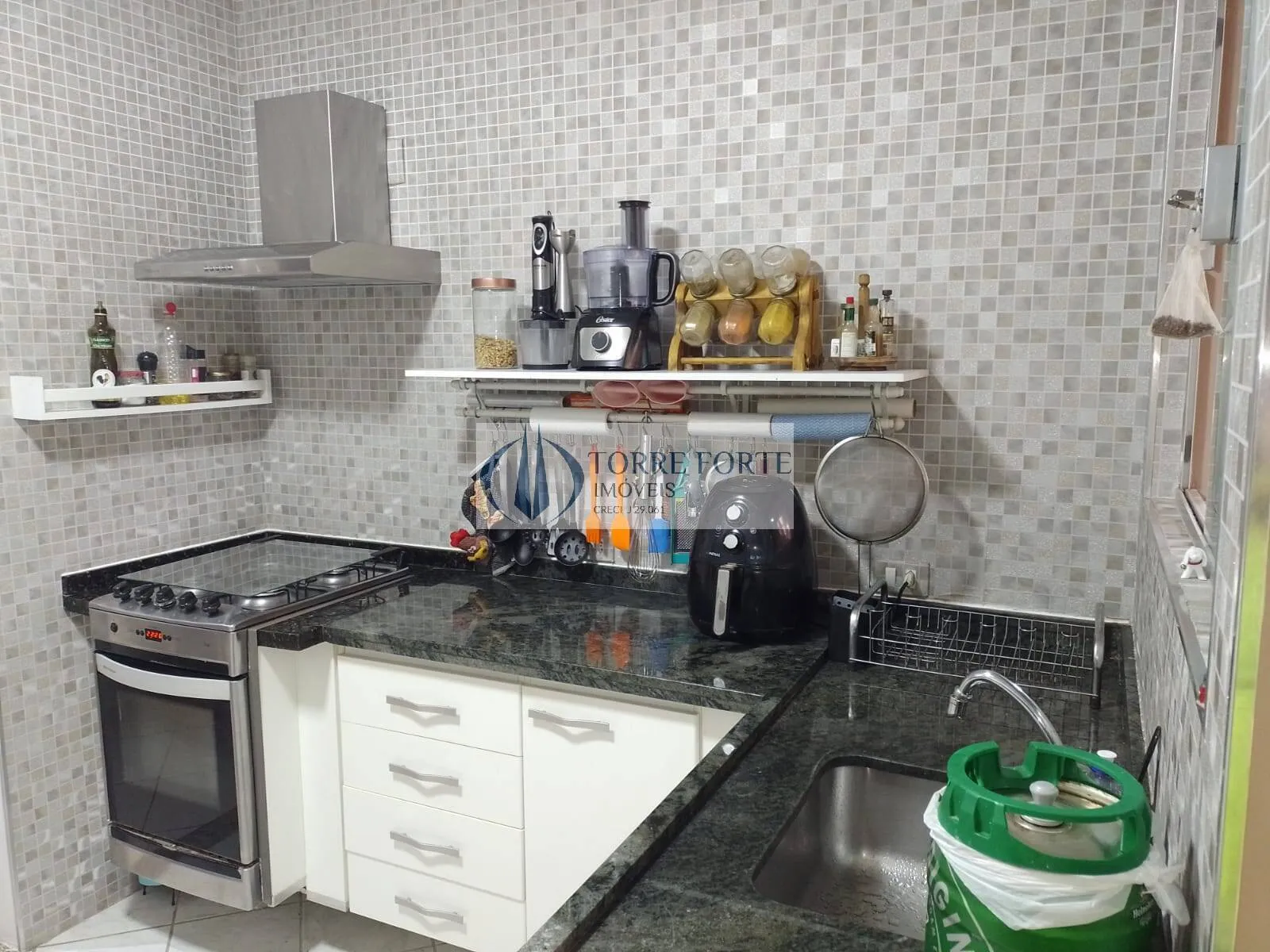 Imagem linda casa 3 dormitórios, com 2 vagas em ótima localização
