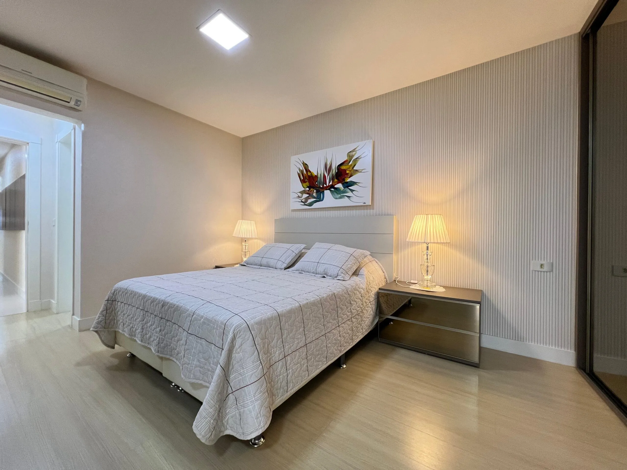 Imagem Apartamento com vista para o mar à venda com 197m2 por R$ 5.590.000,00