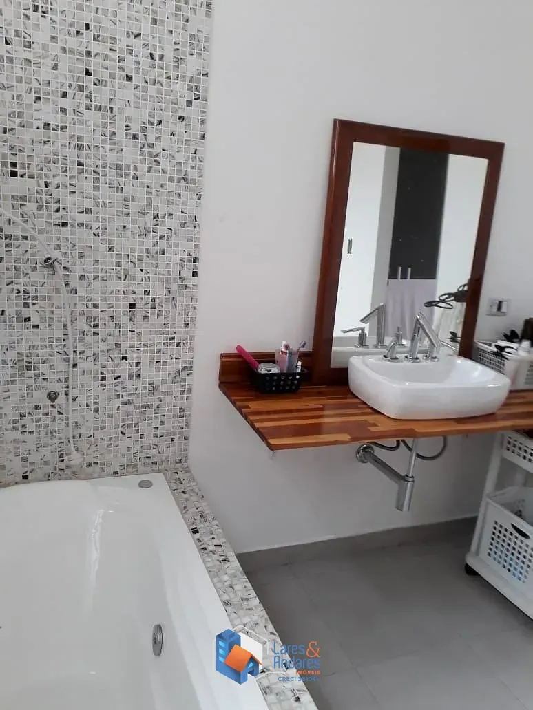 Imagem Sobrado para venda em Planalto Paulista com 4 quartos, sendo 4 suítes, 220m²