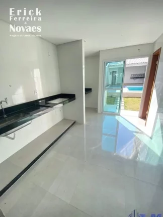 Imagem Casa a Venda na Praia do Morro-ES com 3 suítes sendo uma Suite master com Varanda, Sala de Estar e Jantar, quintal e Piscina e 2 vagas de garagem