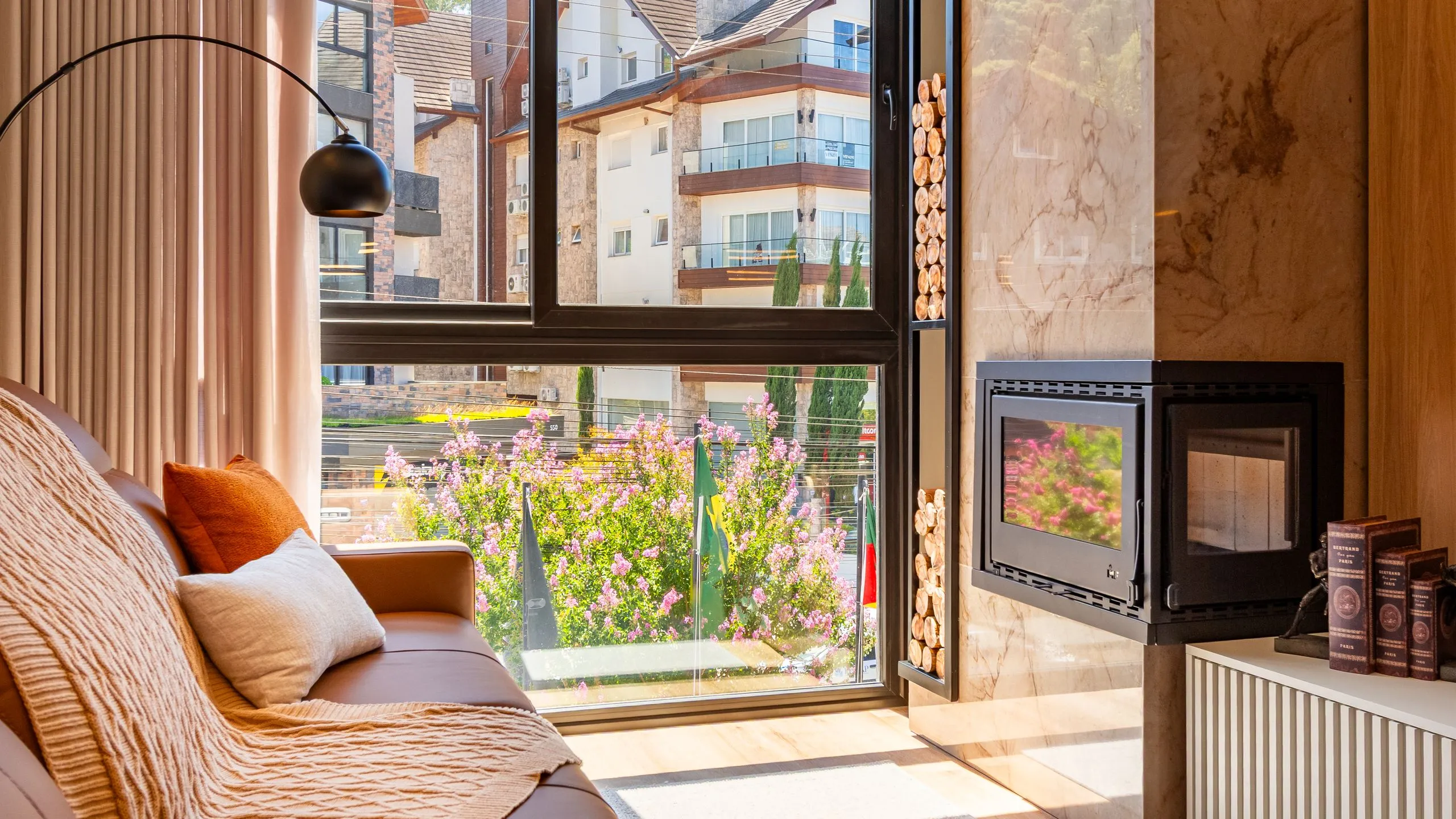 Foto do imóvel Apartamento à venda em Gramado, Centro, com 2 quartos, 78.49m2