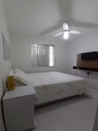 Imagem Belíssima casa linear em condomínio fechado toda reformada composta de 3 quartos sendo uma suíte varanda espaço gourmet com churrasqueira.