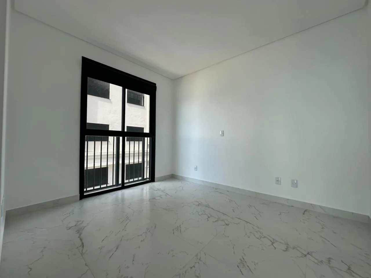 Imagem Apartamento com vista para o mar à venda com 102m2 por R$ 3.900.000,00