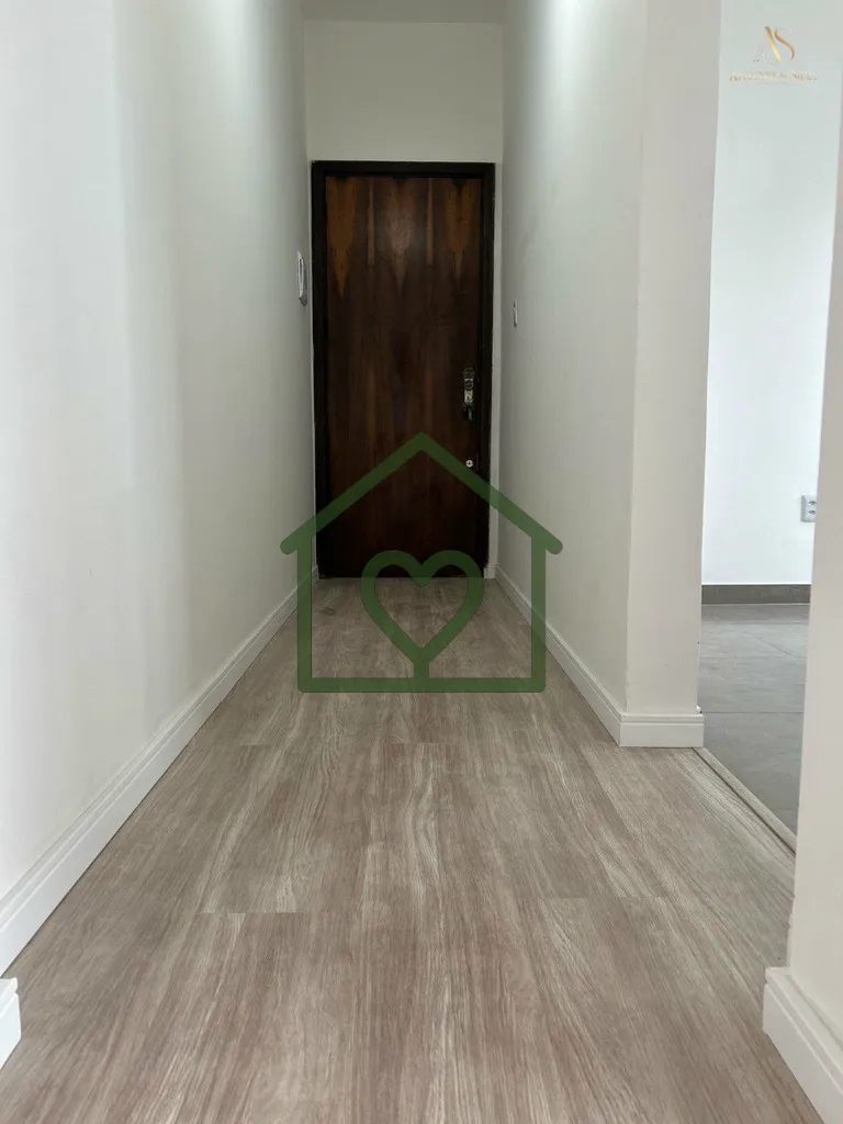 Imagem Apartamento 3 Dormitórios - Totalmente Reformado 
 
Apartamento de frente, com 3 dormitórios, depe...