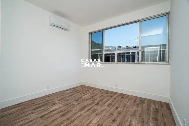 Imagem Imperdível! Apartamento à venda na Barra da Tijúca, Rio de Janeiro-RJ: 4 quartos, 1 suíte, 4 banheiros, 1 vaga, 130m².