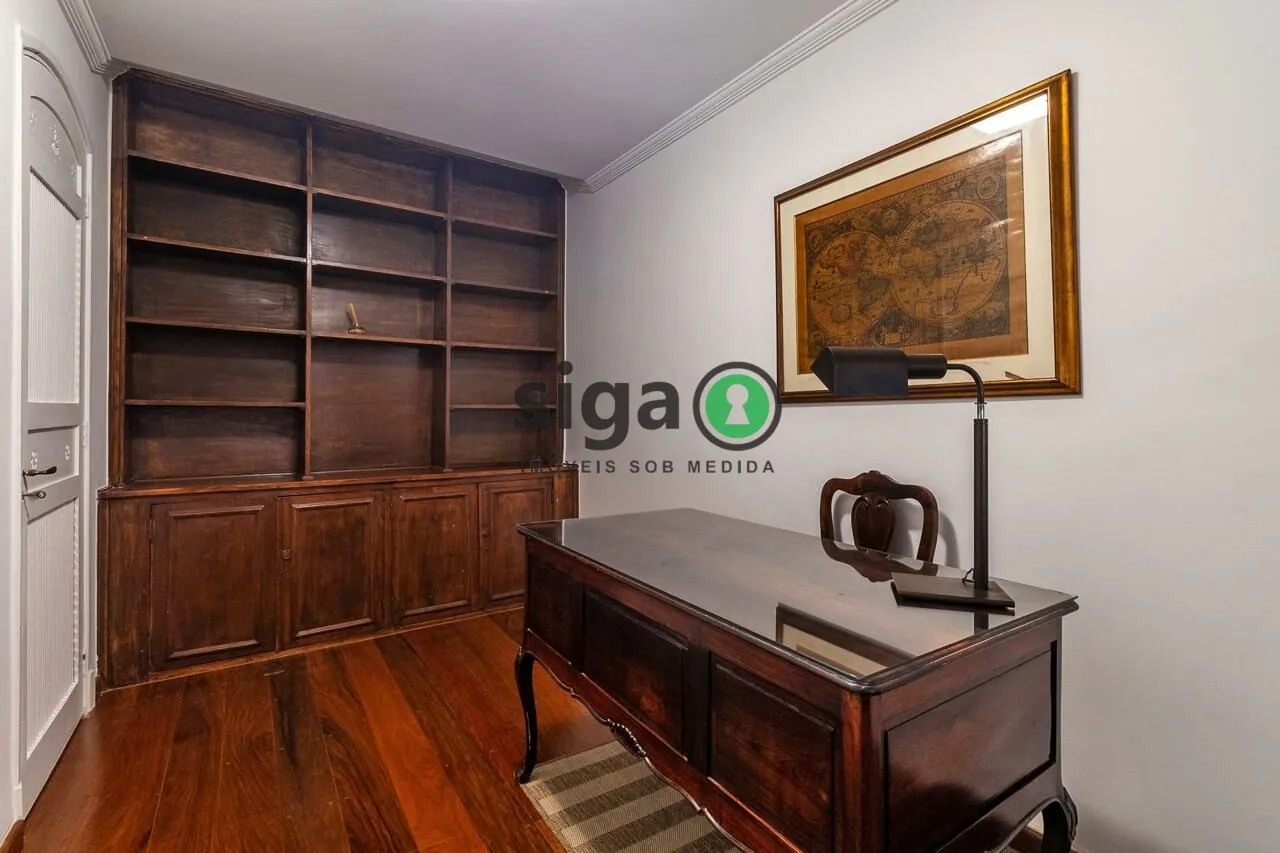 Imagem Casa Assobradada no Jardim Europa, com 3 suítes, Mobiliado, 2 vagas, para Venda ou locação.