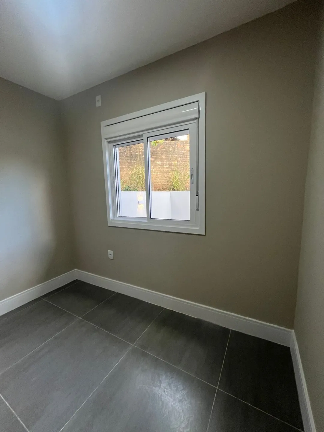 Imagem Casa Nova com Suíte, Lareira e Acabamento impecável