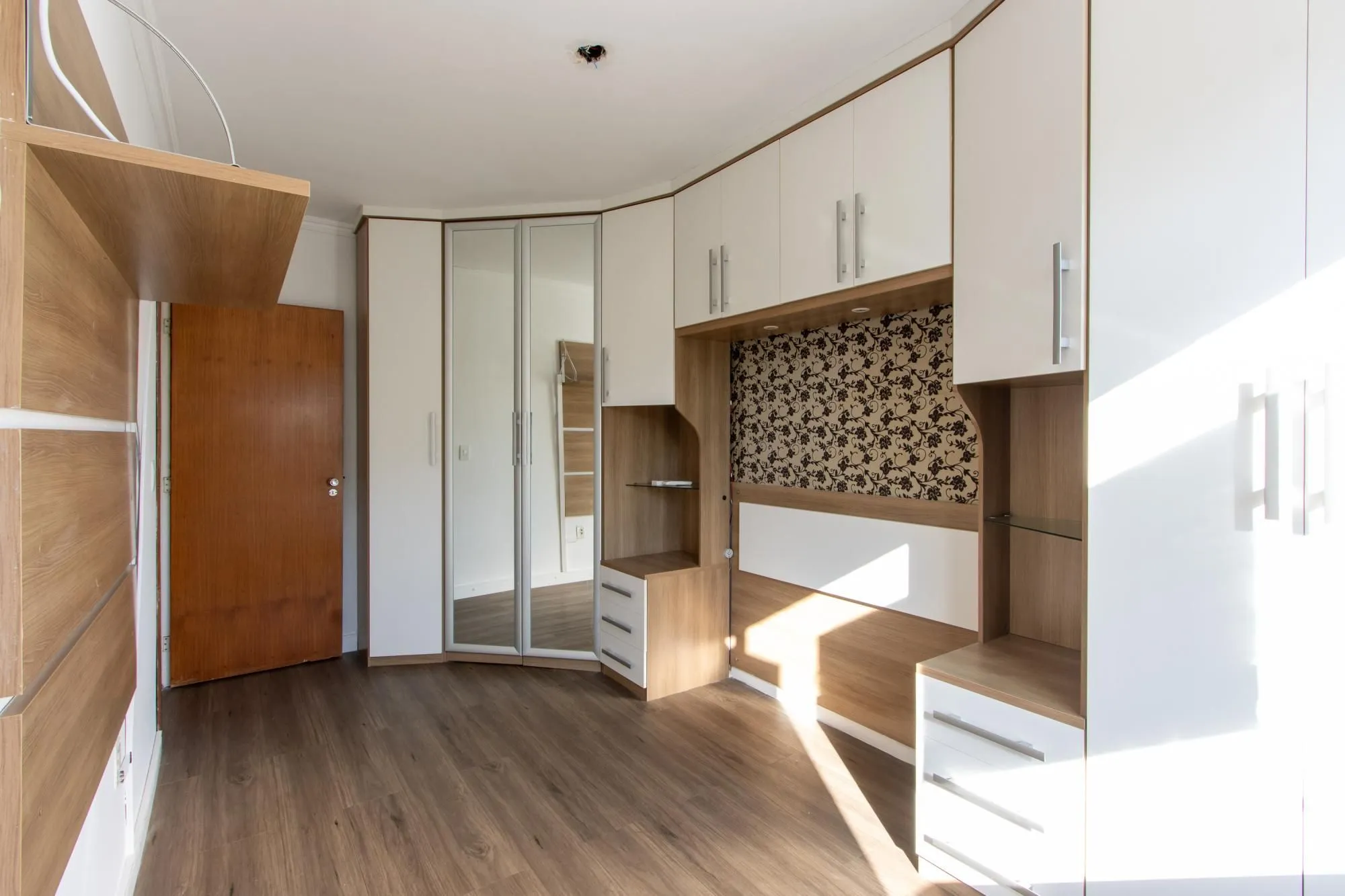 Imagem Apartamento com 2 dormitórios com 74m² e 1 vaga e no Menino Deus
