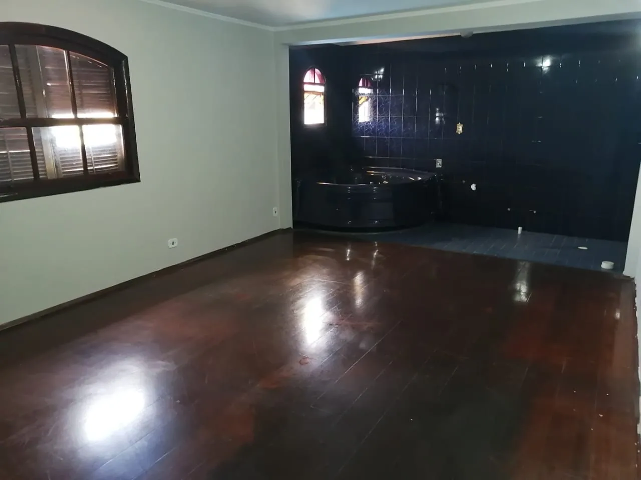 Imagem Sobrado a venda com 3 dorms sendo 1 suíte - Jardim Colonial