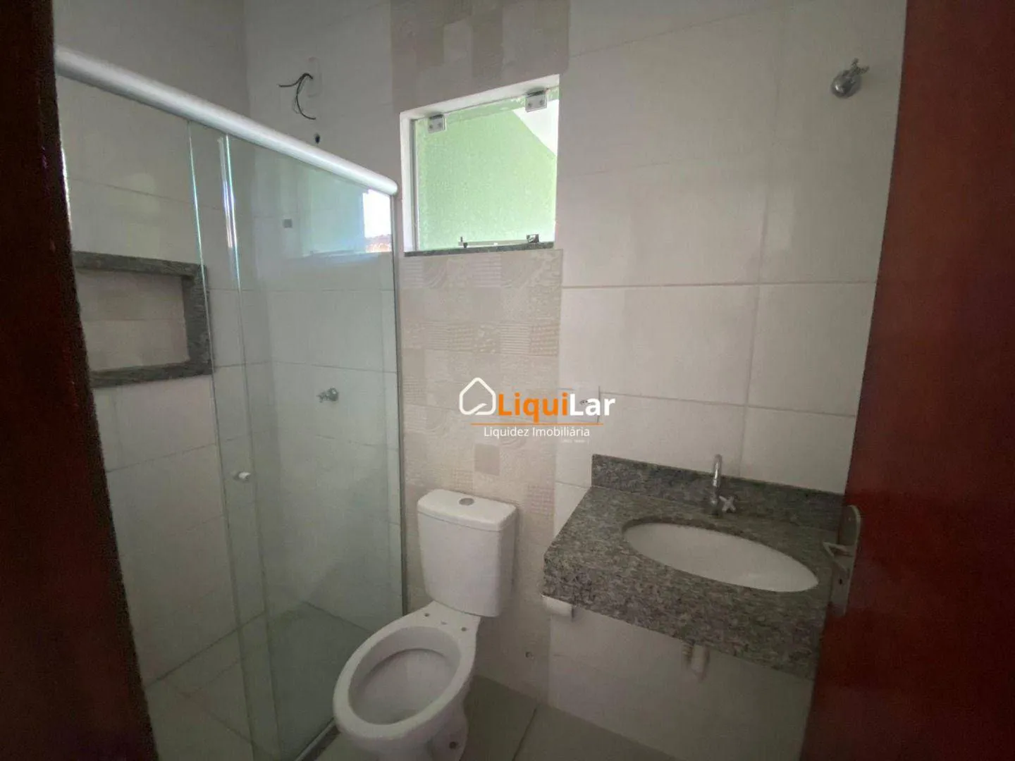 Imagem Casa Usada à Venda no Asfalto com 2 Quartos, Varanda, Amplo Quintal e Possibilidade de Minha Casa Minha Vida