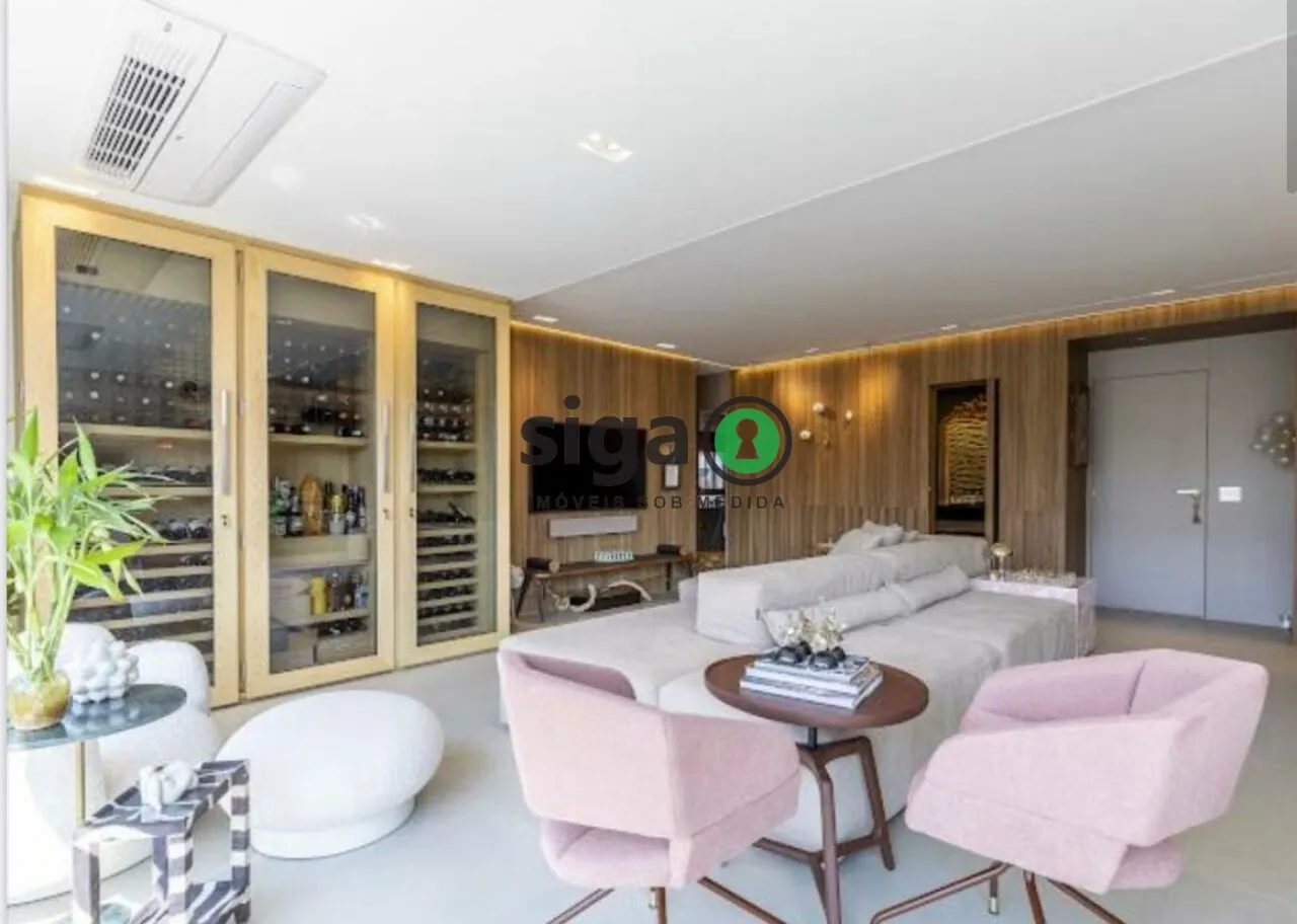 Imagem Apto com 142m² à Venda no Campo Belo, com 2 suites, sendo a máster com closet, 2 vagas, Mobiliado