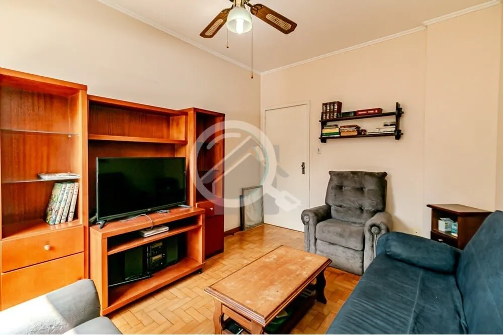 Imagem Apartamento espaçoso com 3 dormitórios, um suíte com sacada, living com 2 ambientes, banheiro soc...