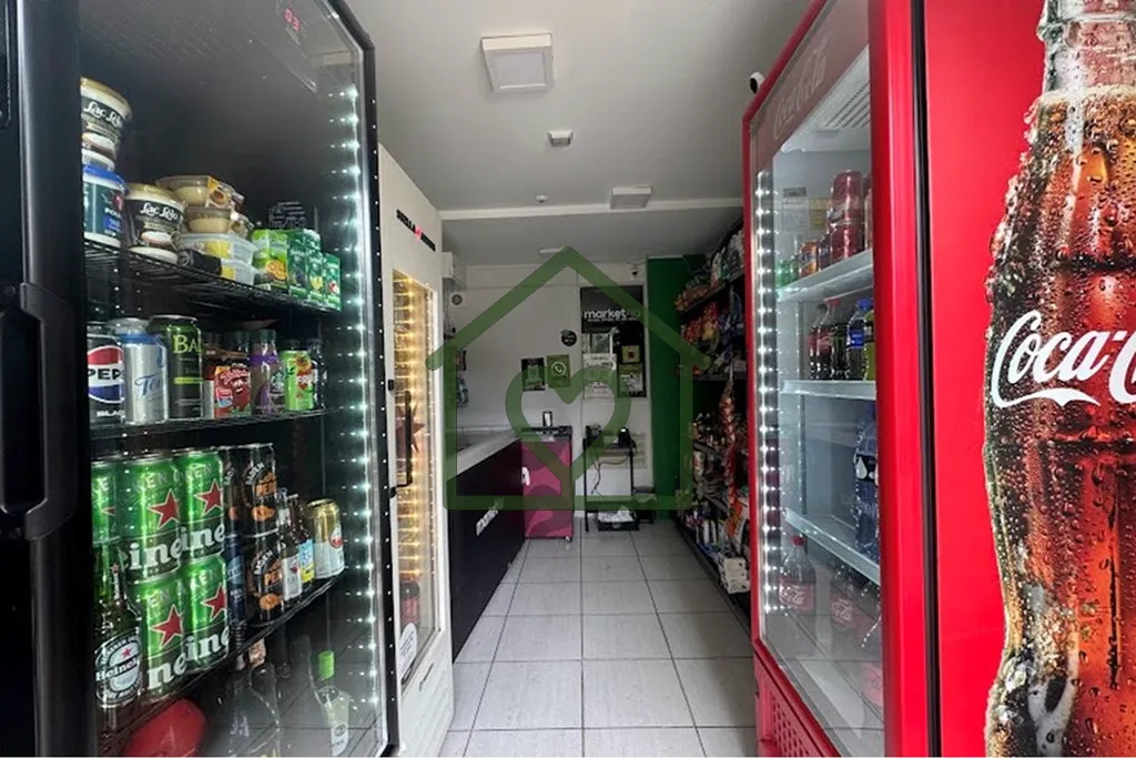 Imagem Descubra o charme de viver em um encantador apartamento localizado em Porto Alegre, na desejada regi...