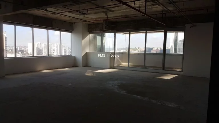 Imagem Conjunto Comercial de Alto Padrão com 8 Vagas de Garagem e 270m² - São Paulo-SP