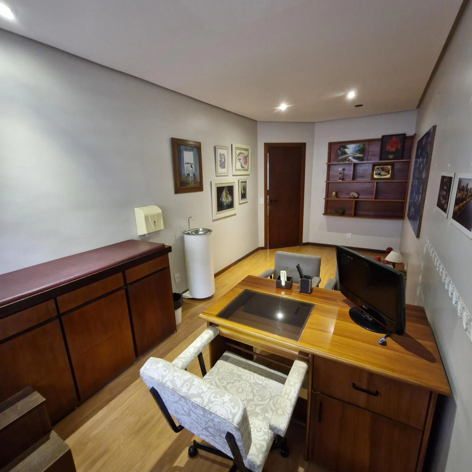 Imagem Excelente sala comercial na Rua Cel. Bordini, Auxiliadora, Porto Alegre.