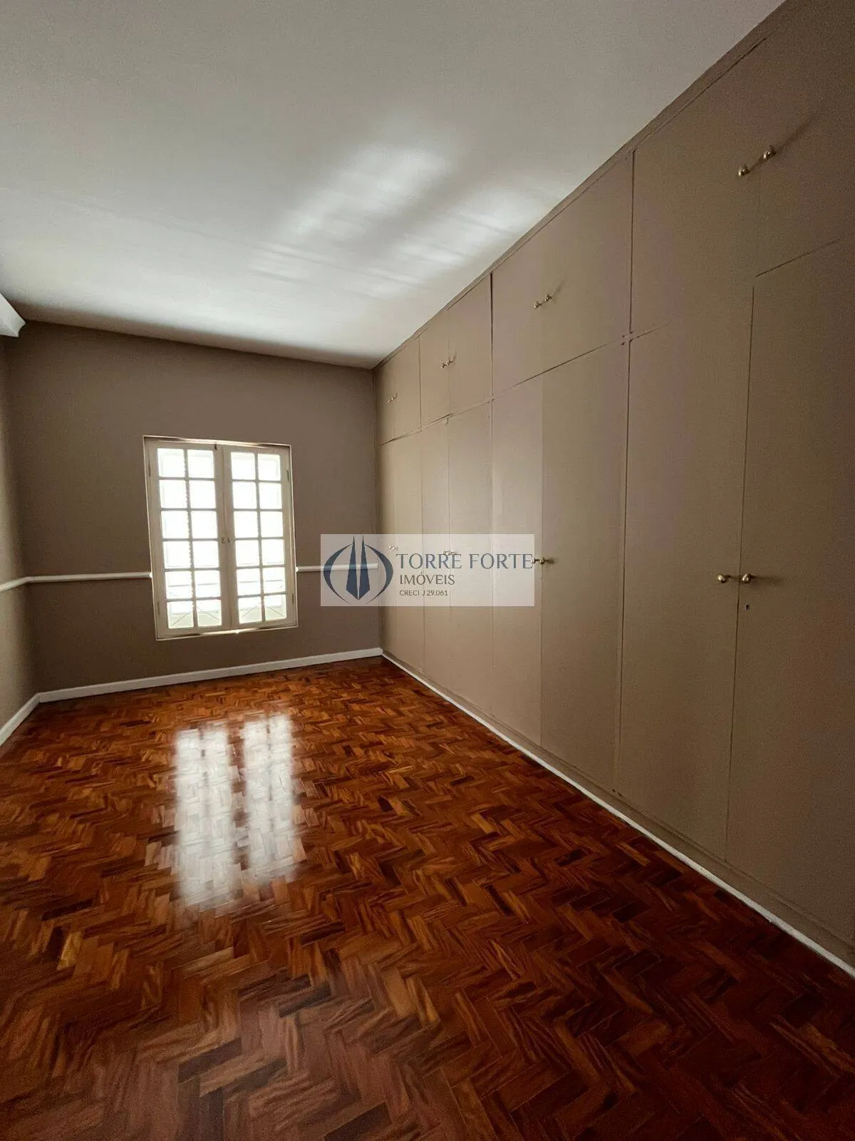 Imagem Maravilhoso sobrado com 400m² 3 dormitórios sendo 2 suítes 4 vagas, piscina