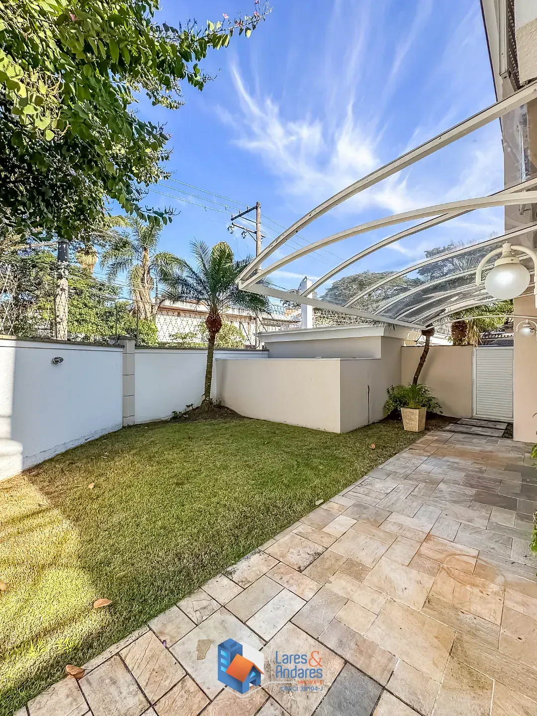 Imagem Casa em condomínio para venda em Alto da Boa Vista com 4 quartos, sendo 2 suítes, 320m²