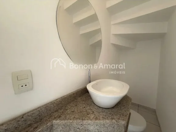 Imagem Charmosa casa localizado em uma das regiões mais valorizadas de Campinas.

O imóvel possui 3 dormi...