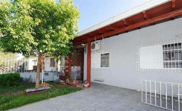 Imagem Casa no bairro Tristeza de 4 dormitórios e 4 vagas