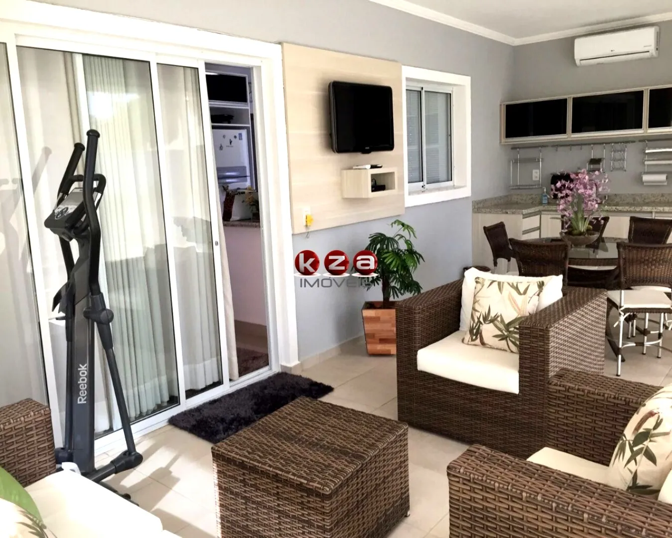 Imagem Casa de luxo em condomínio: 4 quartos, 3 suítes, 2 salas e 230m² em Valinhos-SP. Venha conferir!
