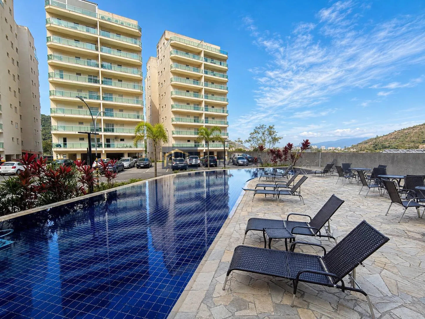 Foto do imóvel Apartamento a venda no Ed Talhamar em Caraguatatuba - Piscina