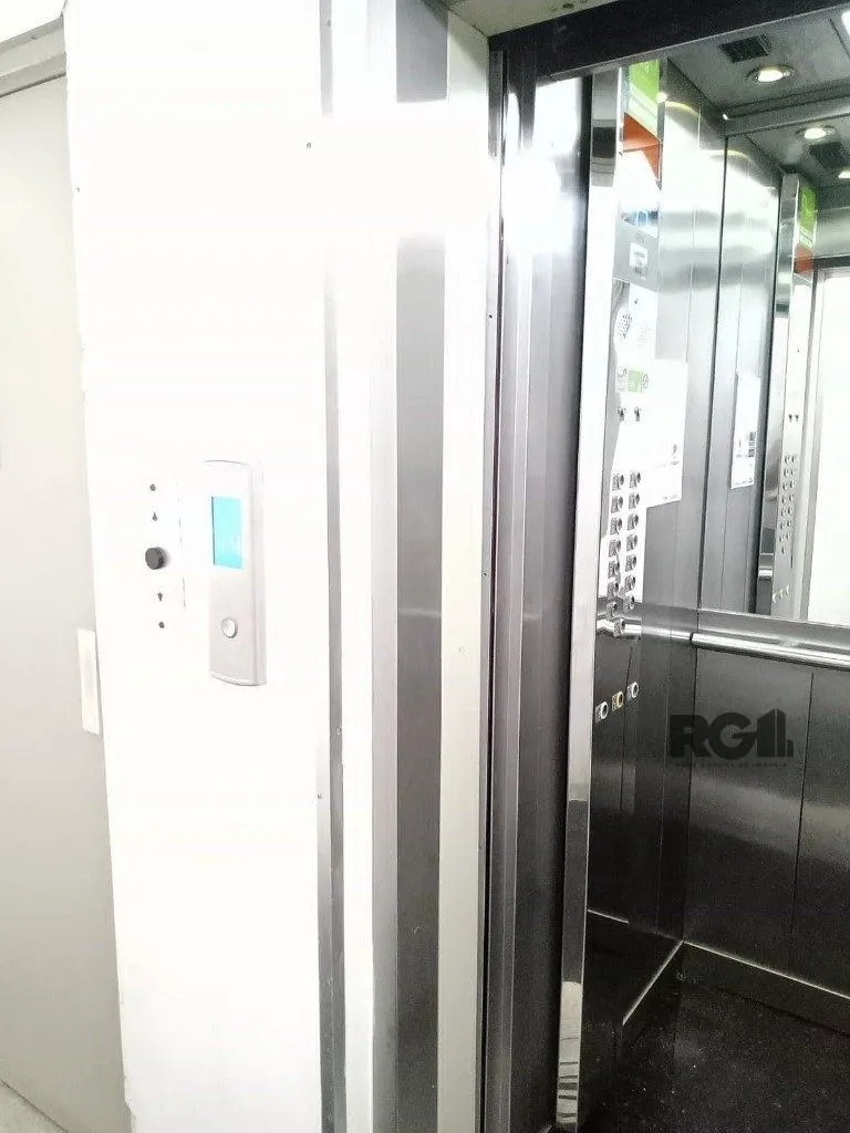 Imagem Apartamento no Centro de 2 dormitórios reformado